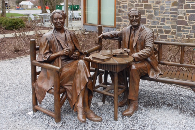 bronze sculpture of Eleanor and Franklin D. Roosevelt; FDR is wearing his Phi Beta Kappa pin.